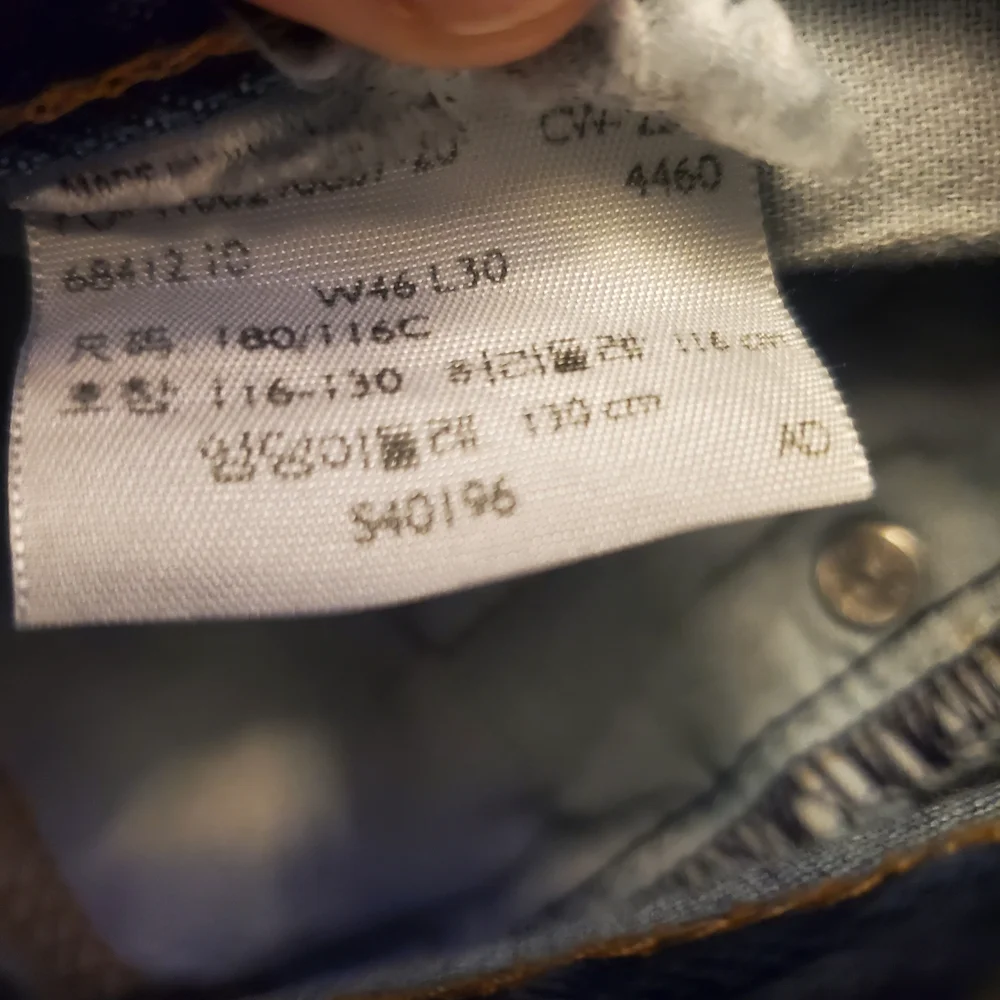 Levis excellent no